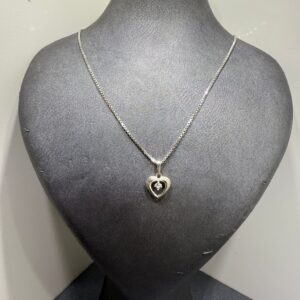Begagnad Halsband – Hjärta i Vitguld 18K