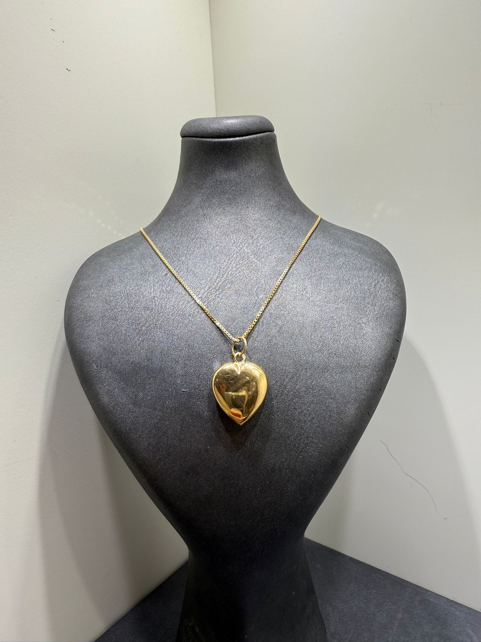 Begagnad Halsband – med hjärta 18k