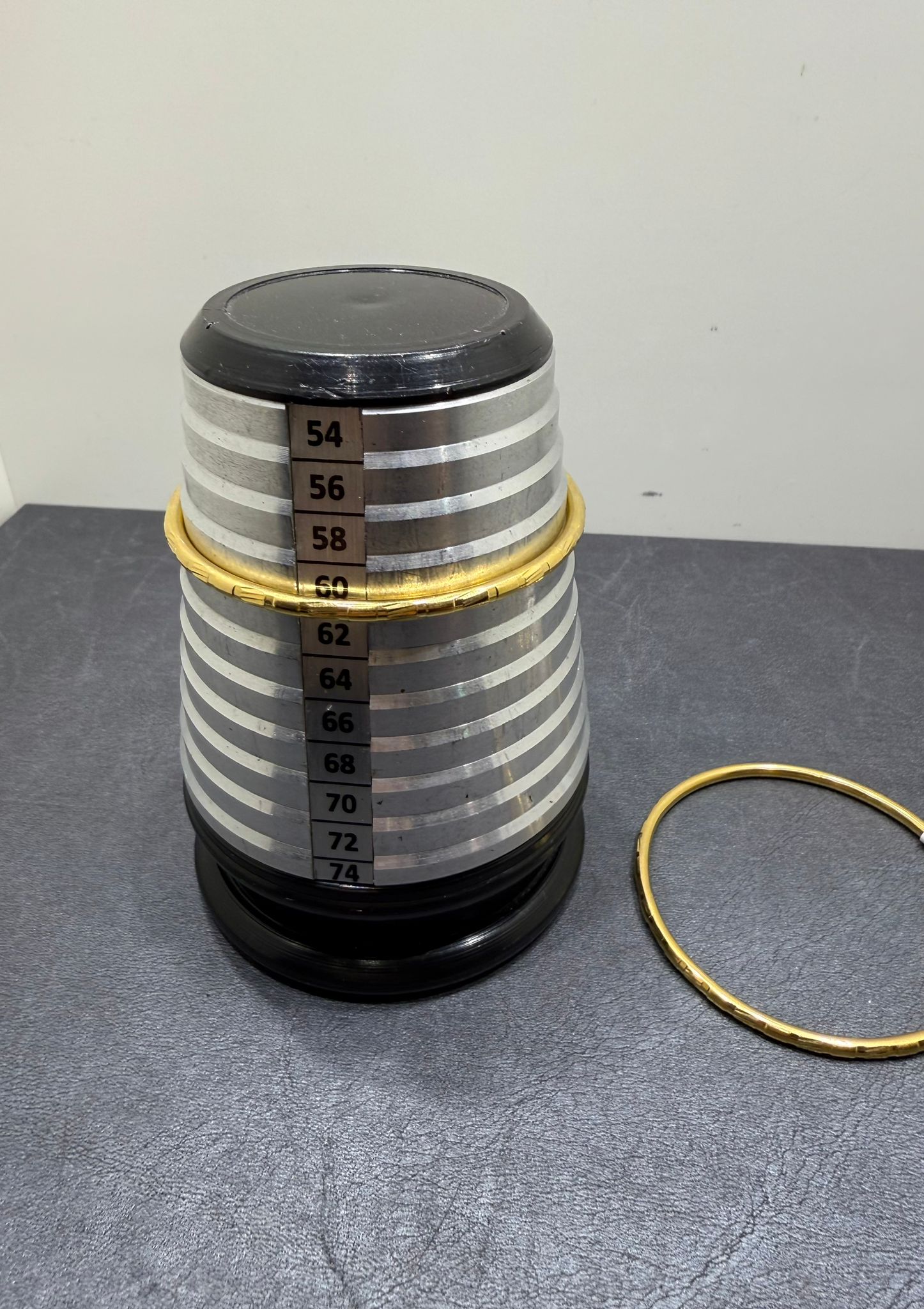 Begagnad Armring i 21K – Mycket Fin Design - Bild 3