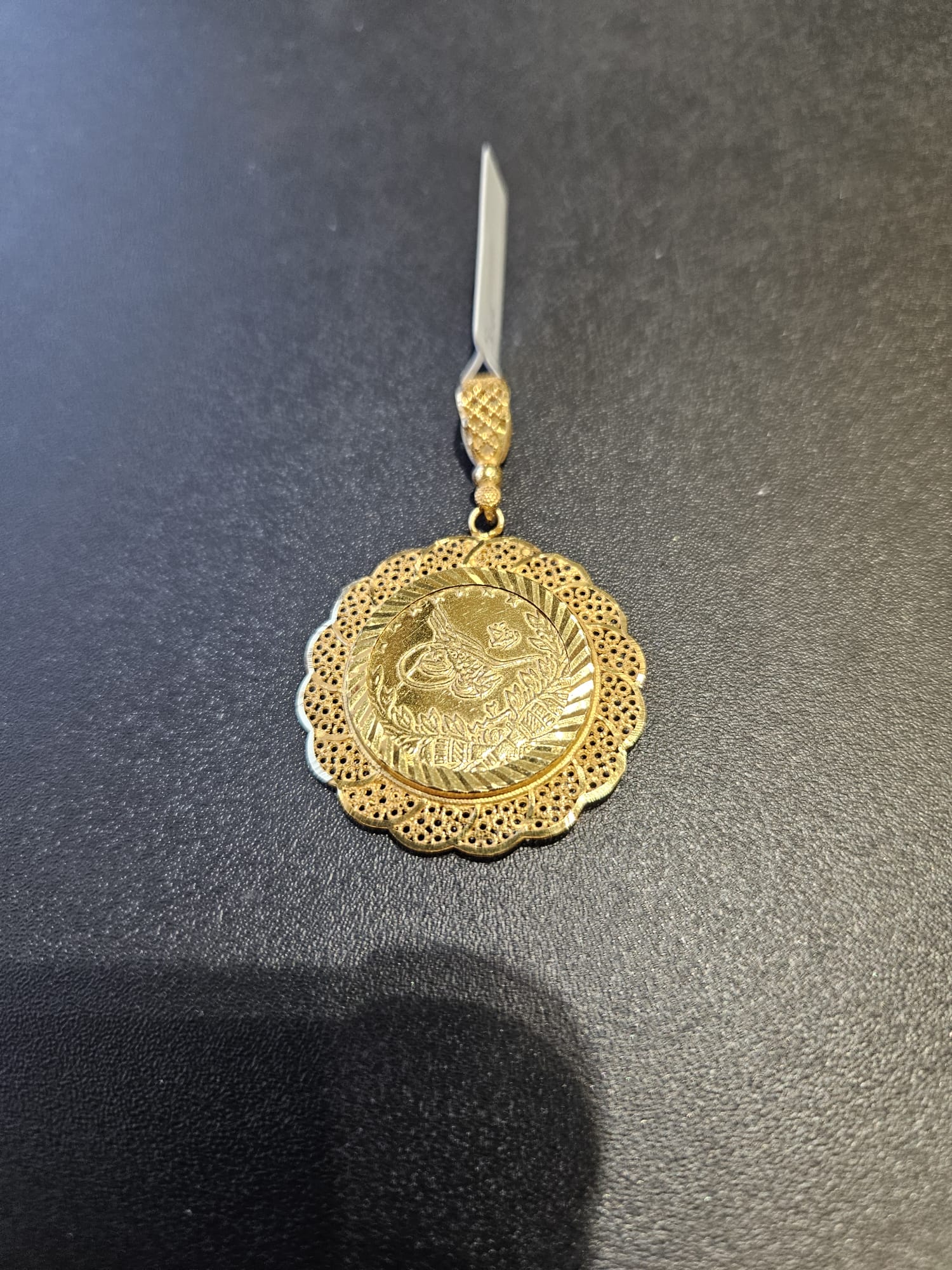 Begagnad guldmynt i 21K med hänge i 21K guld