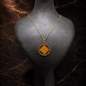 begagnat halsband med hänge 18K - 7,70g