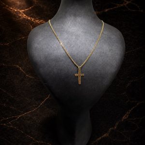 Begagnad Halsband med kors hänge 18K - 5,36g