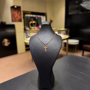 Begagnad Halsband med kors hänge 18K - 5,60g